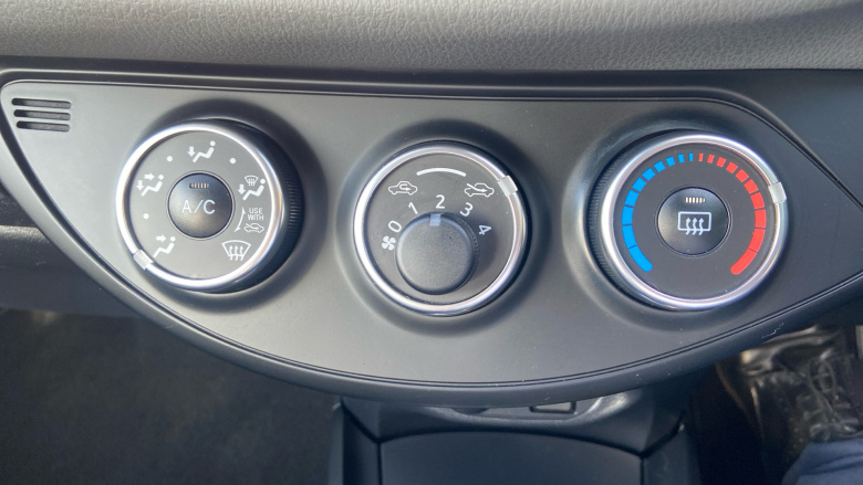 Toyota Yaris 1.5 VVT-i Icon Tech 5dr Petrol Hatchback